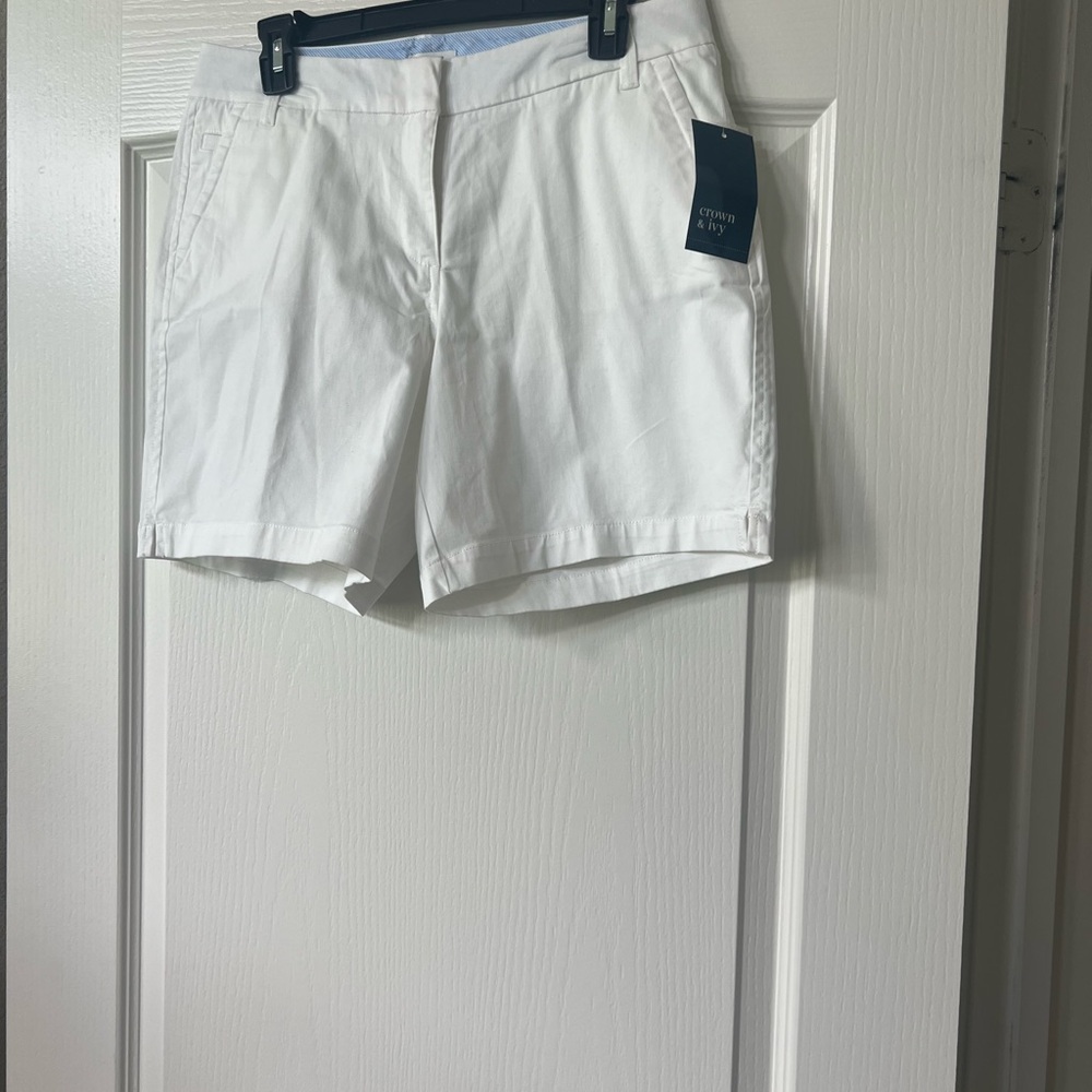 Crown & Ivy Women's White Bermudas